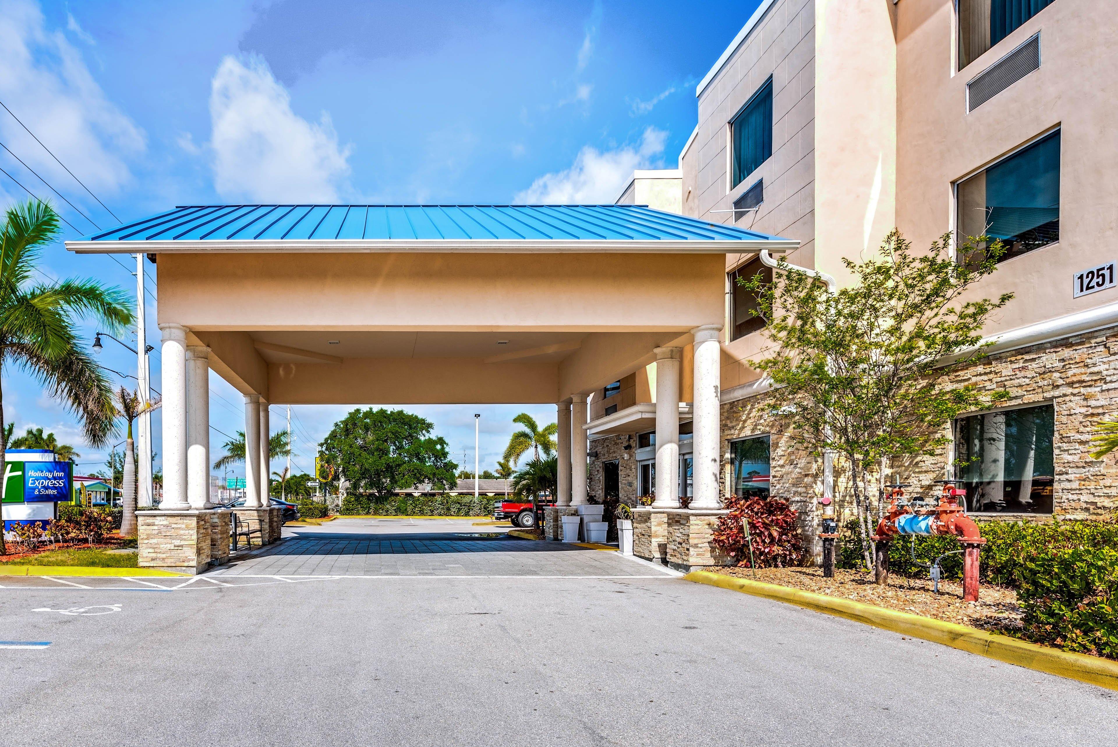 Holiday Inn Express & Suites Lantana By Ihg Exterior foto